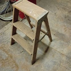 Wooden 2-Step Folding Step Ladder