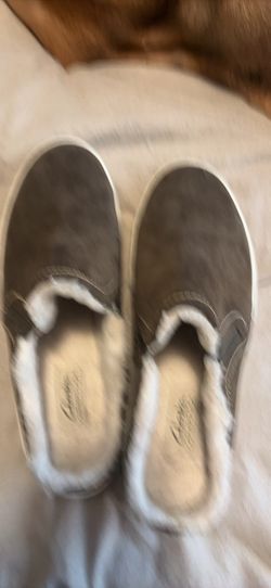 Tom’s fuzzy shoes ladies size 9