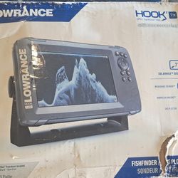 Lowrance HOOK² 7x with TripleShot Transducer and GPS Plotter