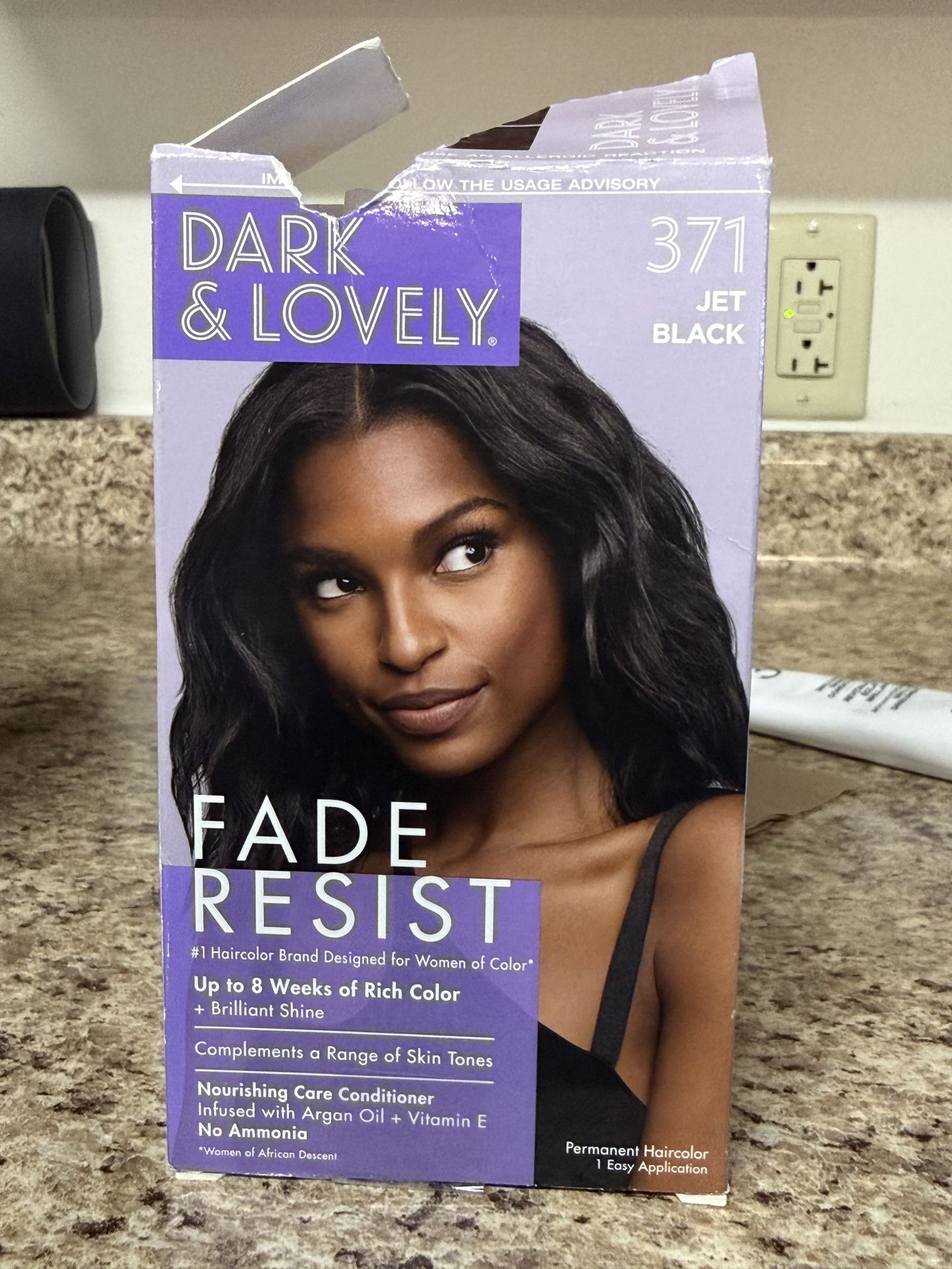 Dark & Lovely Fade Resist Permanent Hair Color kit