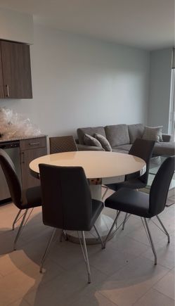 Miami modern round dining table and chairs