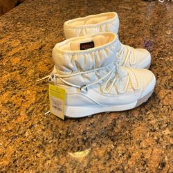 Women’s Cars Winter Boots Thermolite Size 7 $35