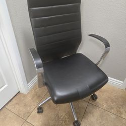 Comfy Computer chair FCFS