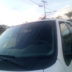 2005 White Expedition V8