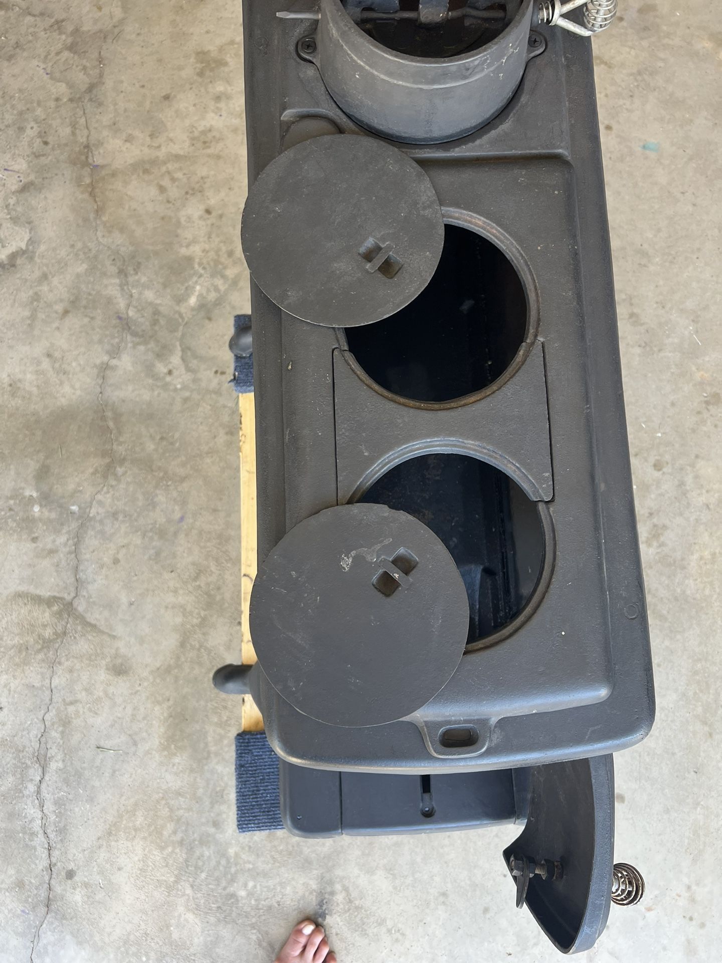 Vogelzang Cast Iron Standard Boxwood Wood Stove (BX26E) for Sale in