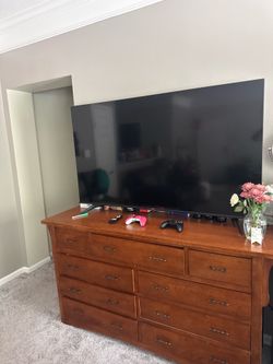 TV Smart Hisense. with internet 66 inch