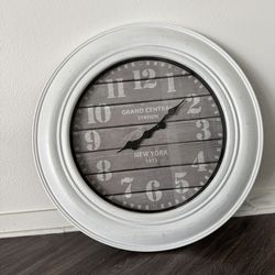 Clock - almost like new