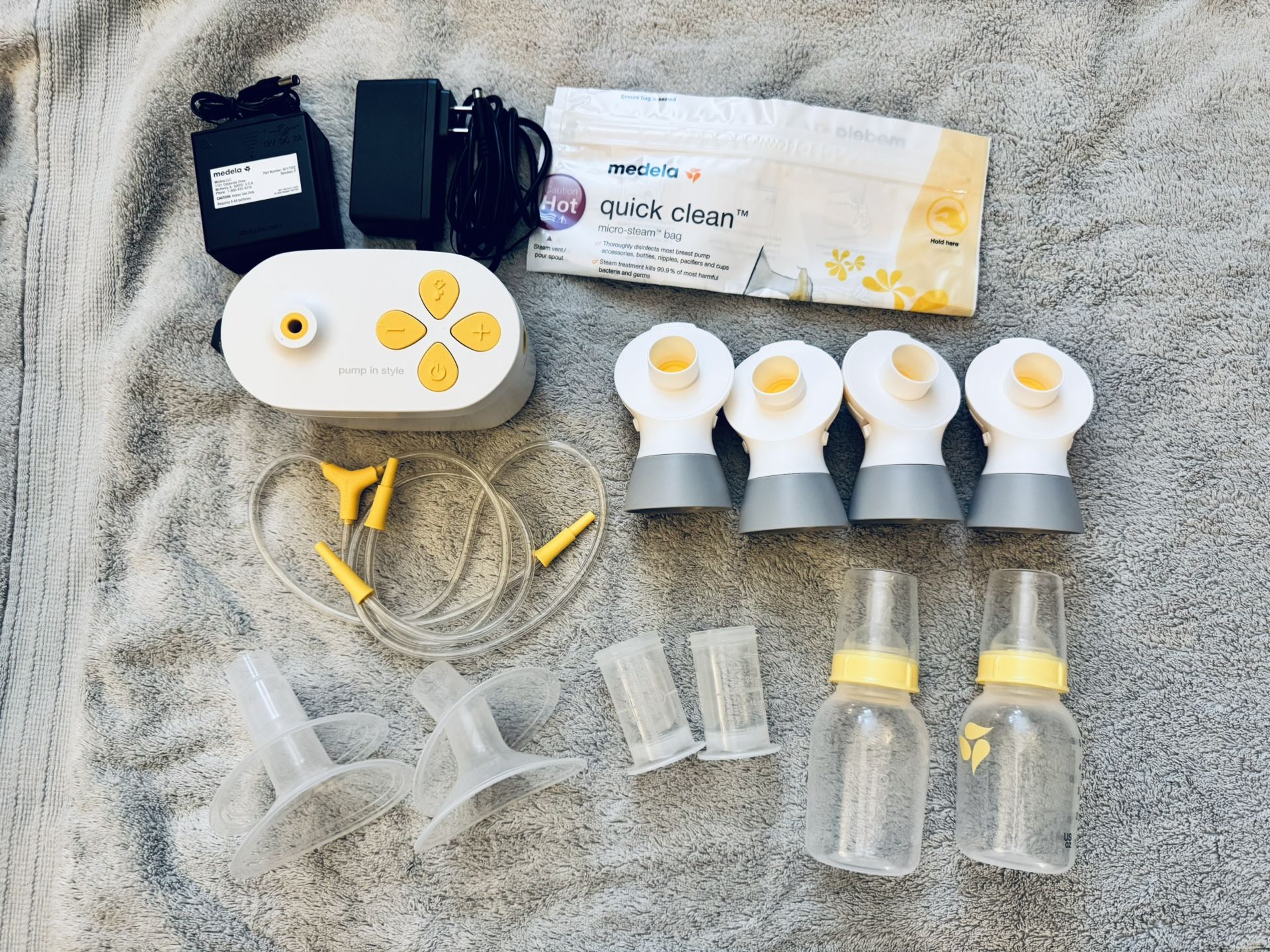 Pre-Owned Medela Pump In Style with MaxFlowâ„¢ Classic Breast Pump