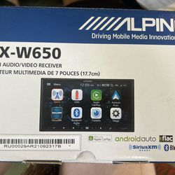 Alpine iLX-W650 Touchscreen Car Stereo 