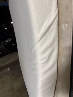 QUEEN SIZE MEMORY FOAM MATTRESS
