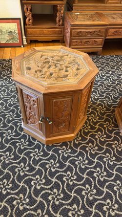 Pair Chinese Mid-Century Figural Carved Wood Glass Top Octagon Side/End Tables