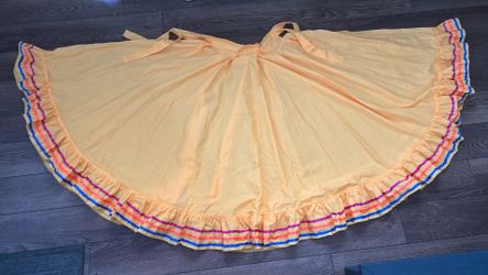 Falda folklorica grande de niña