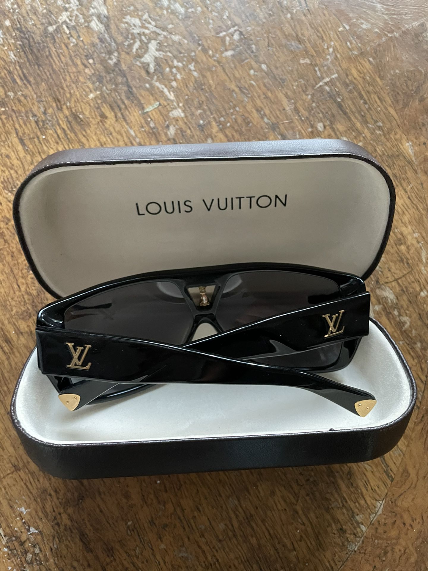 Louis Vuitton FW06 Cream Bindi Shades - Ākaibu Store