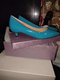 Brand new size 8 Modencoco teal kitten heels