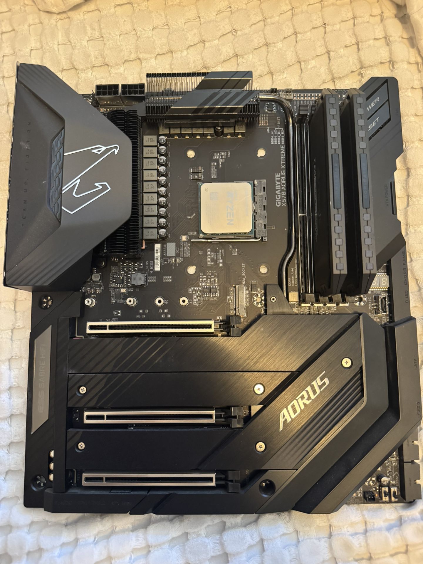 Amd Cpu5900x, Gigabyte X570 Extreme, DDR4 32gb Dominator C18