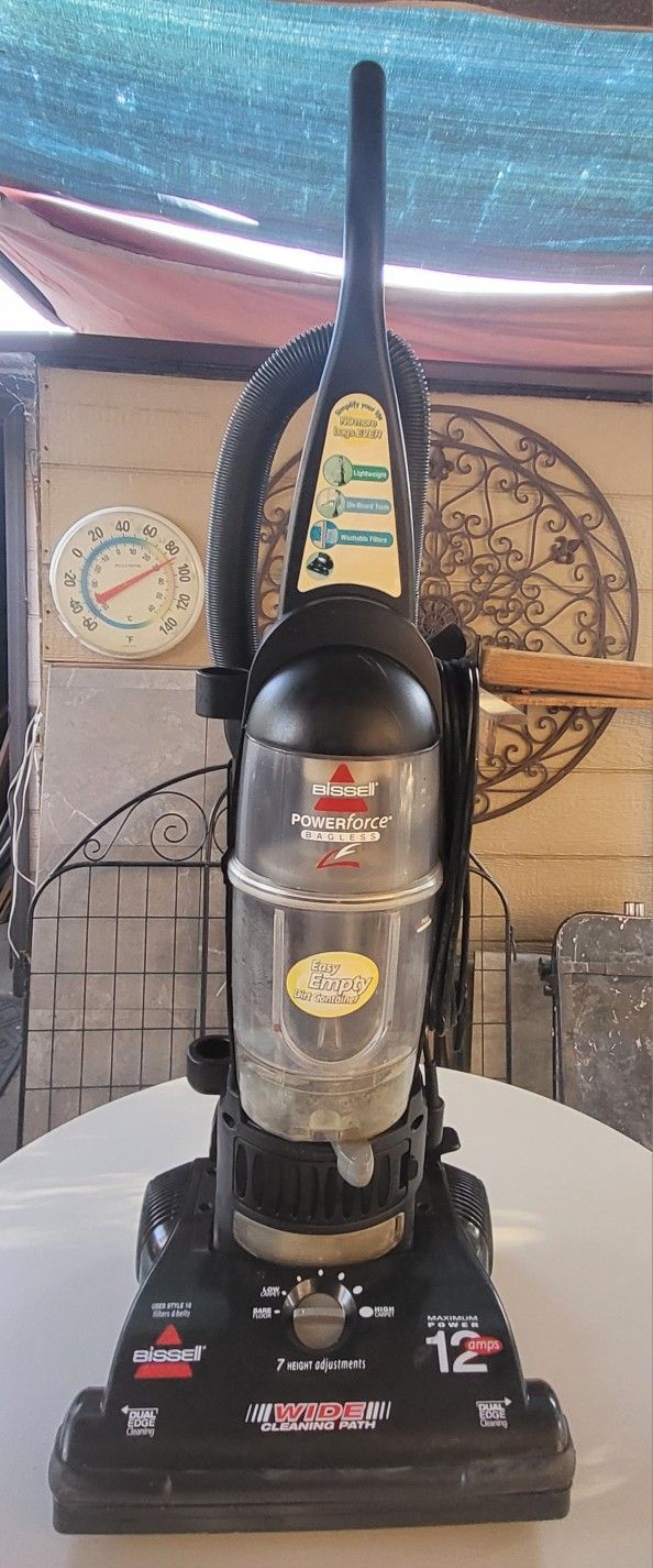 Vacume Cleaner. Bissell. Works Great.