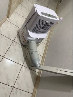 12000Btu Portable AC, Heater, Attachment, Remote.  New