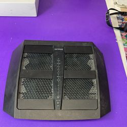 Netgear Nighthawk X6S AC4000 Tri-Band WiFi Router – Model R8000P.