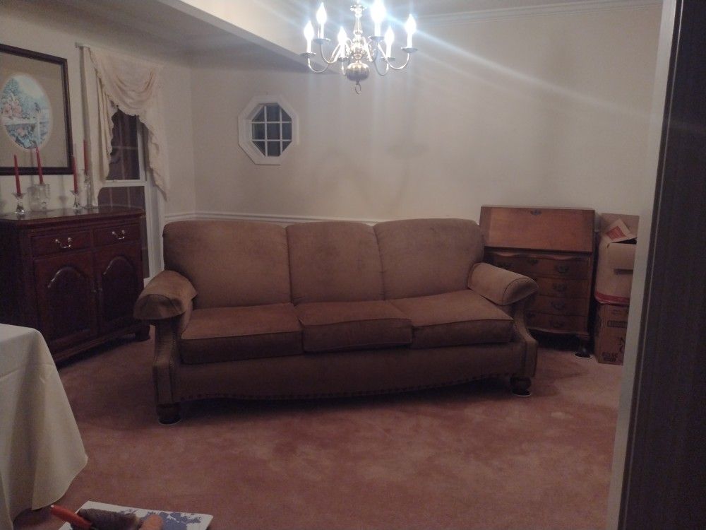 Bassett Couch