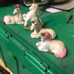 4 Mini Unicorns