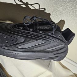 Mens Adidas Ozelia size 9.5