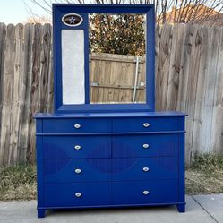 Mueble  56”W x 19” D x 37”H