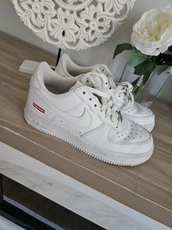 Nike Air Force 1 x Supreme White Low-Top Sneakers