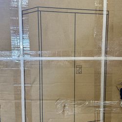 heavy-duty rolling tool or storage cabinet. The box is labeled "SL-Tool Cabinet" and indicates it is a "Heavy Object"
