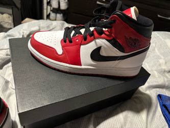 Air Jordan mid 1