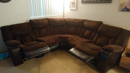 Dual reclining couch