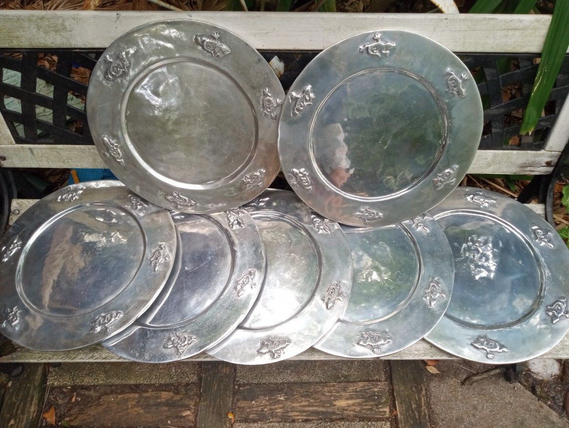 Heavy Duty Metal Charger Plates 15.5" - Lizard Motif