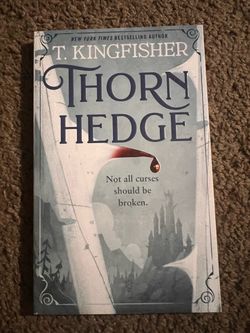 Thornhedge by T. Kingfisher Paperback