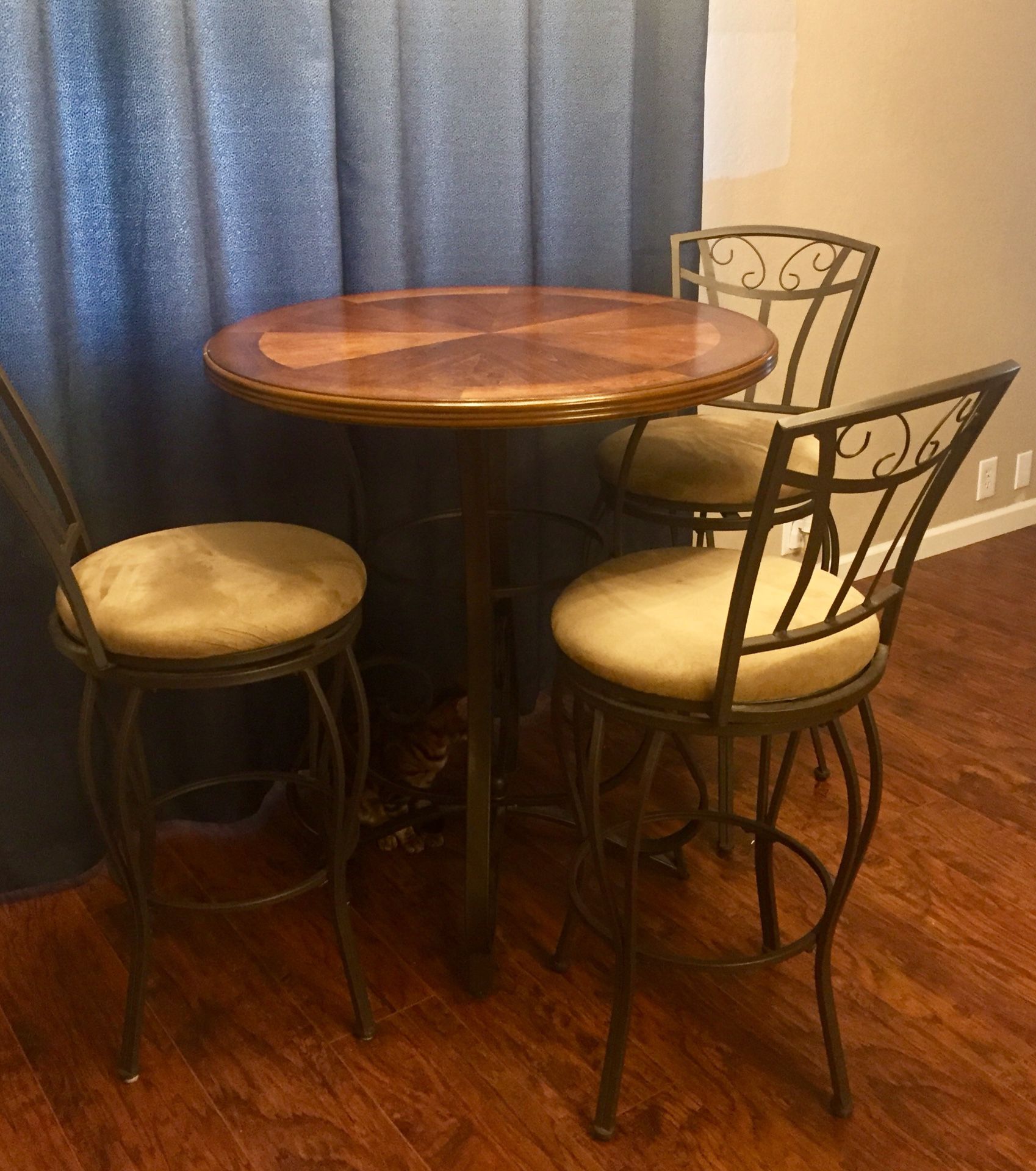 Tall Bar Table with chairs