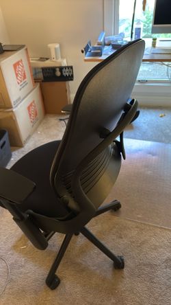 Computer chair steel case leap 2