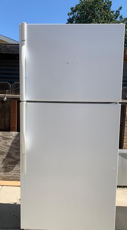 Kenmore white Refrigerator in good condition for sale