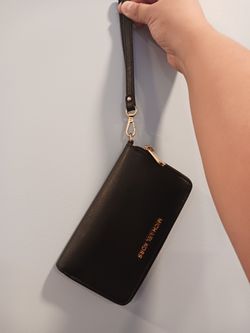 BRAND NEW BEAUTIFUL MICHEAL KORS WRISTLET....😁😊😍