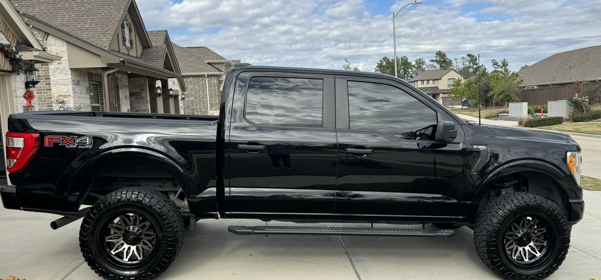 XD Series 859 20x10 with 35” Nitto Grappler