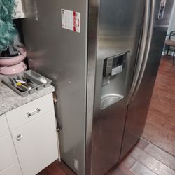Refrigerator 