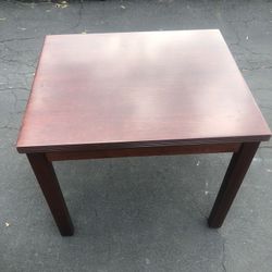 Very Good Condition Hardwood Ending Table 