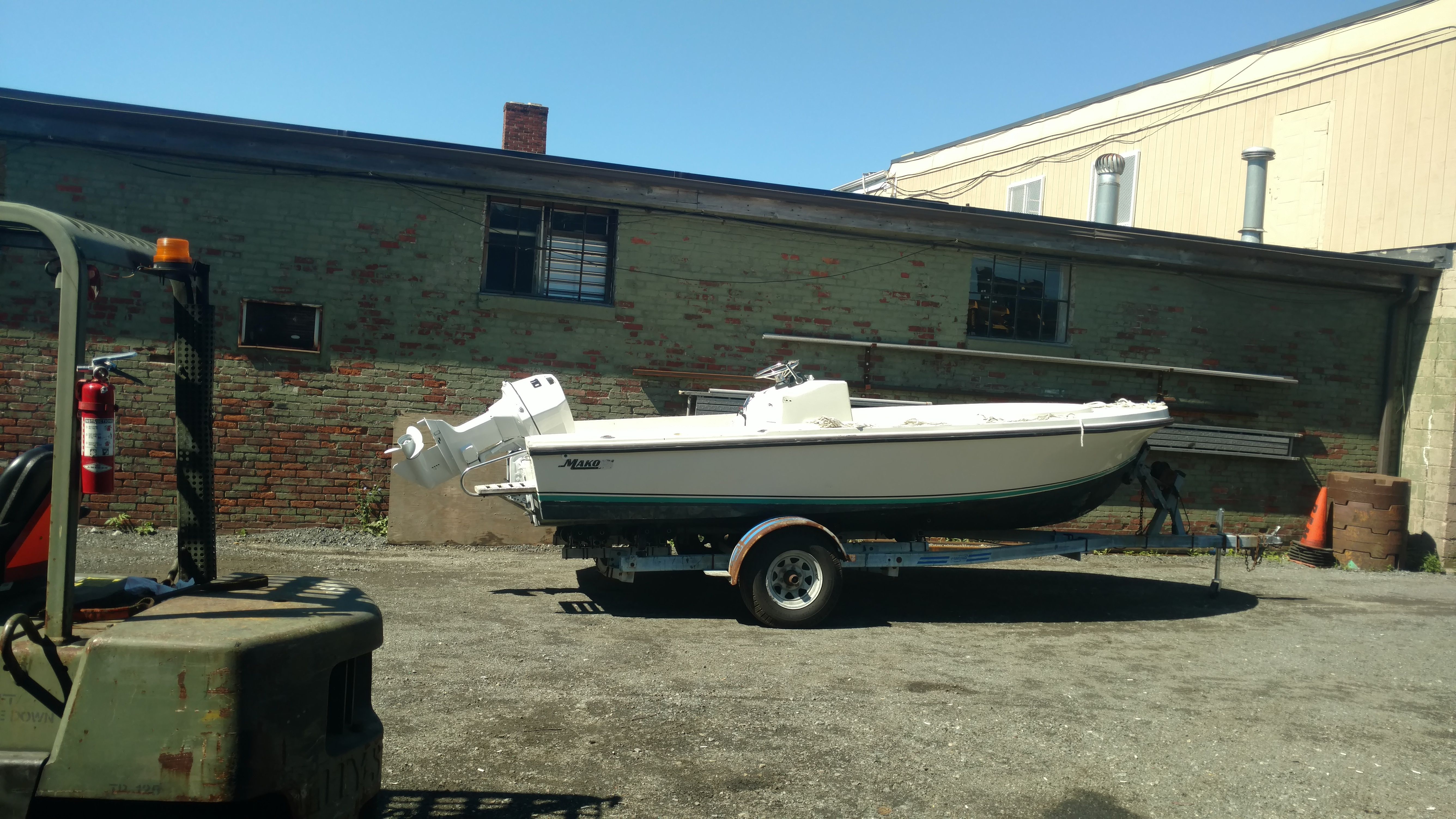 Mako center console