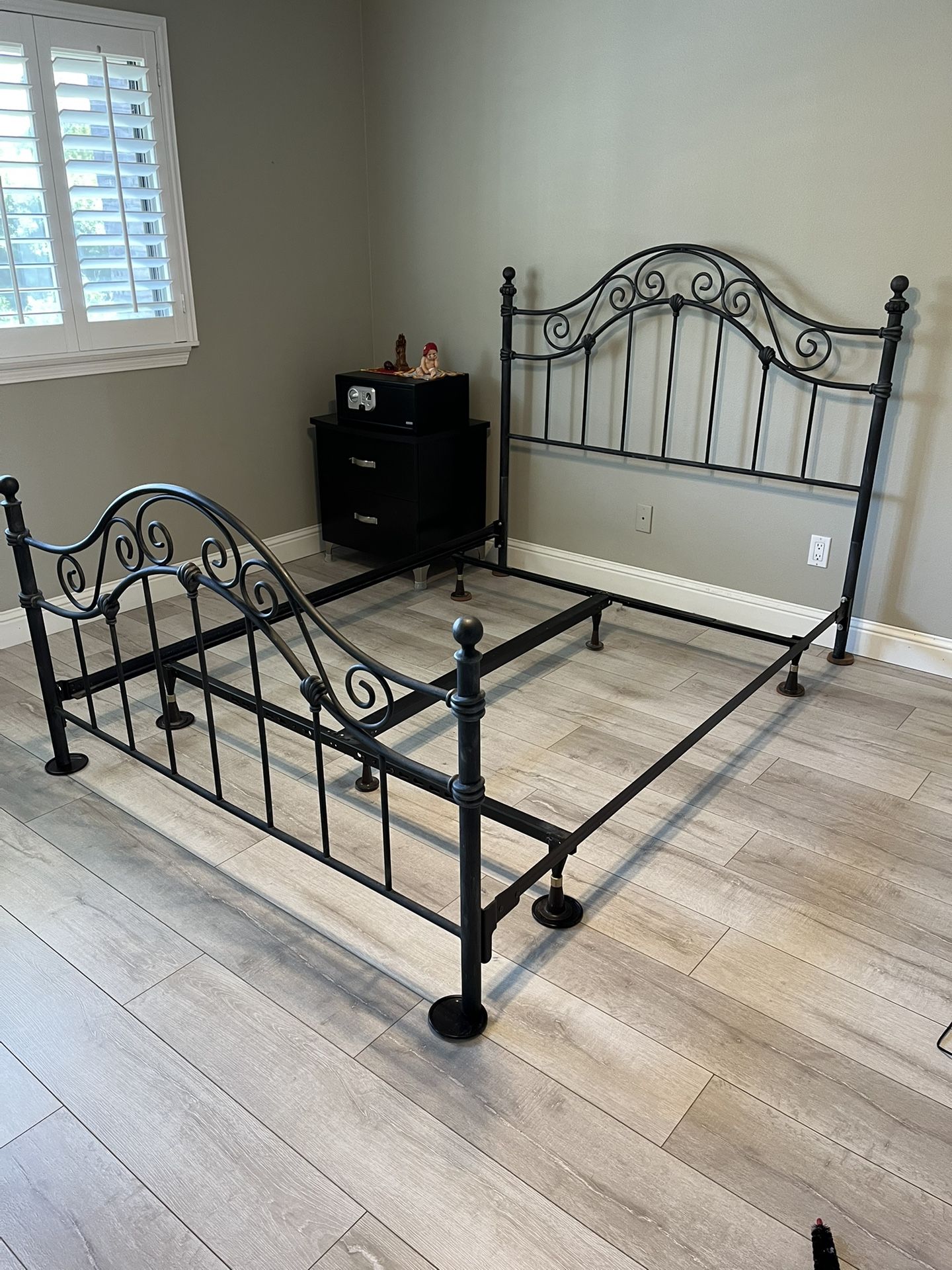 Queen Metal Bed Frame - Black