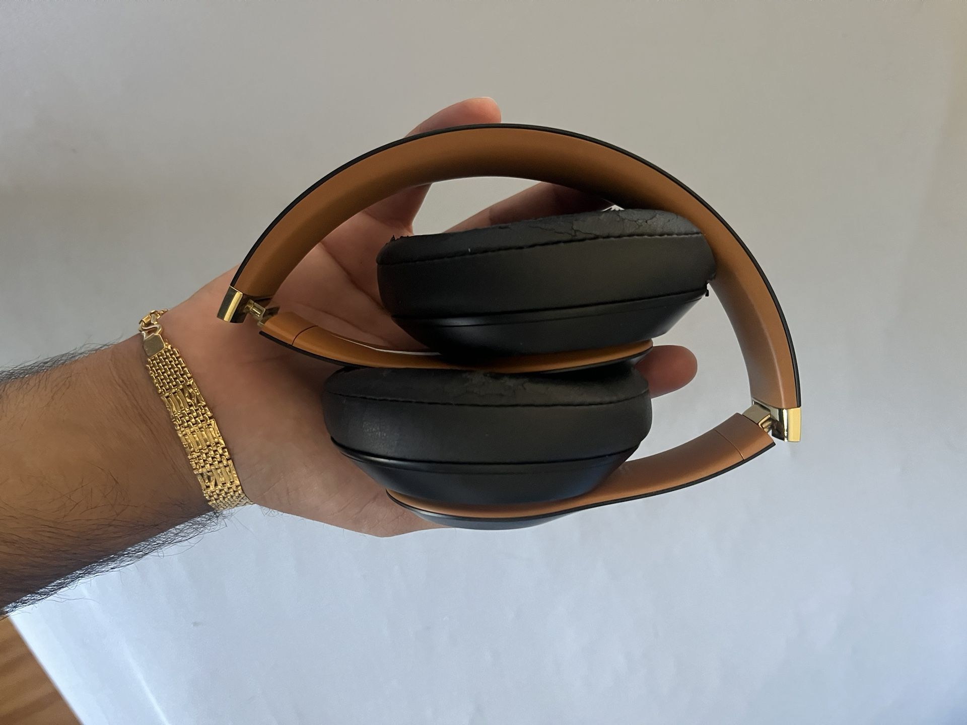 Beats Studio3 Wireless Over Ear Headphones The beats Skyline