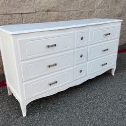 Elegant White Decorative Design 