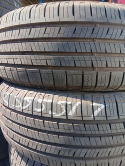 Vendo 2 Llantas Usadas 235 55 17