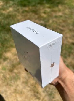apple earbuds