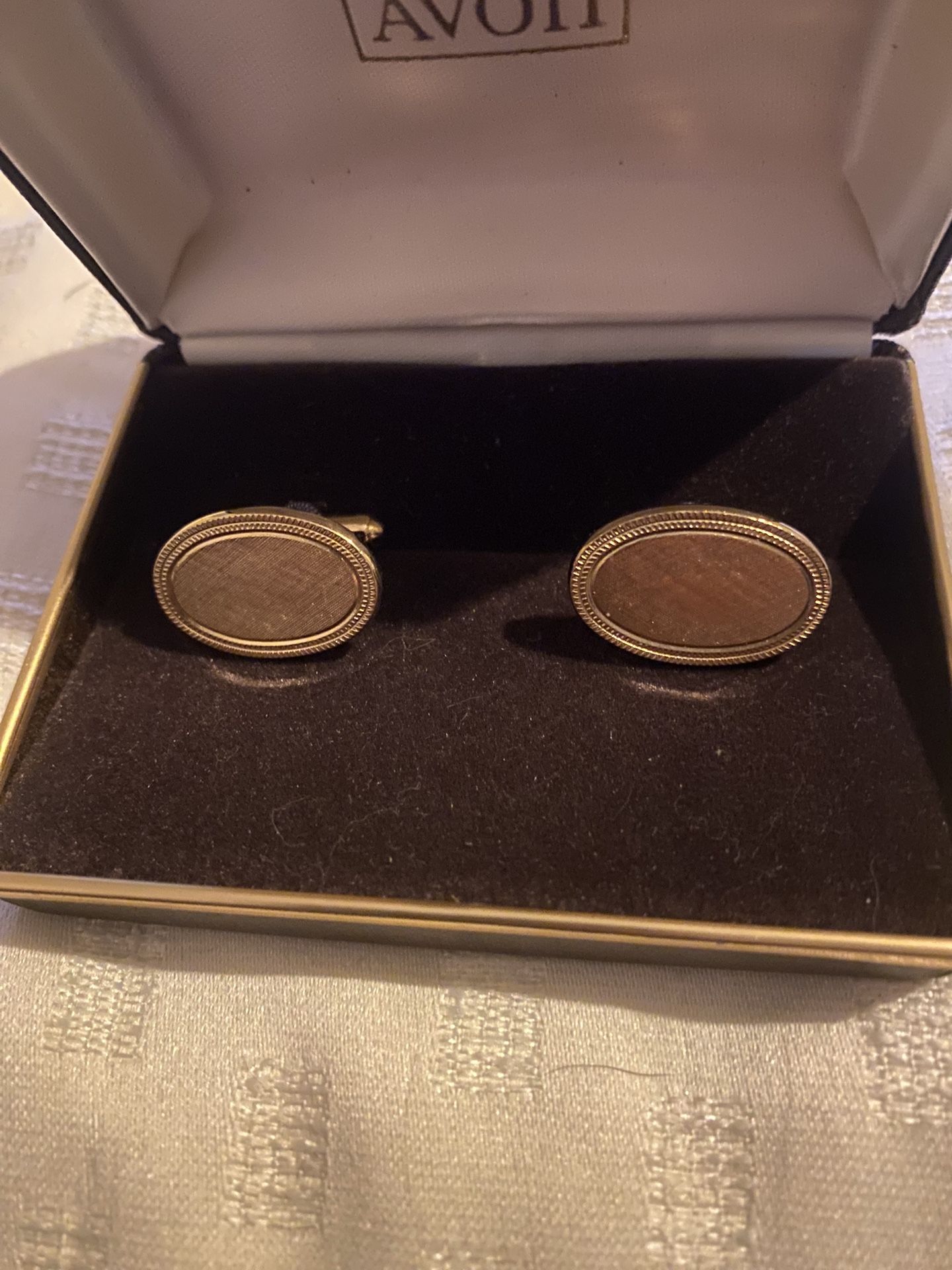 Very Nice 1970’s Vintage Avon Gold Tone Cuff Link Set