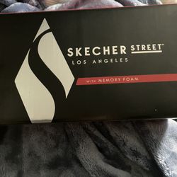 Women’s Sketchers Size 8