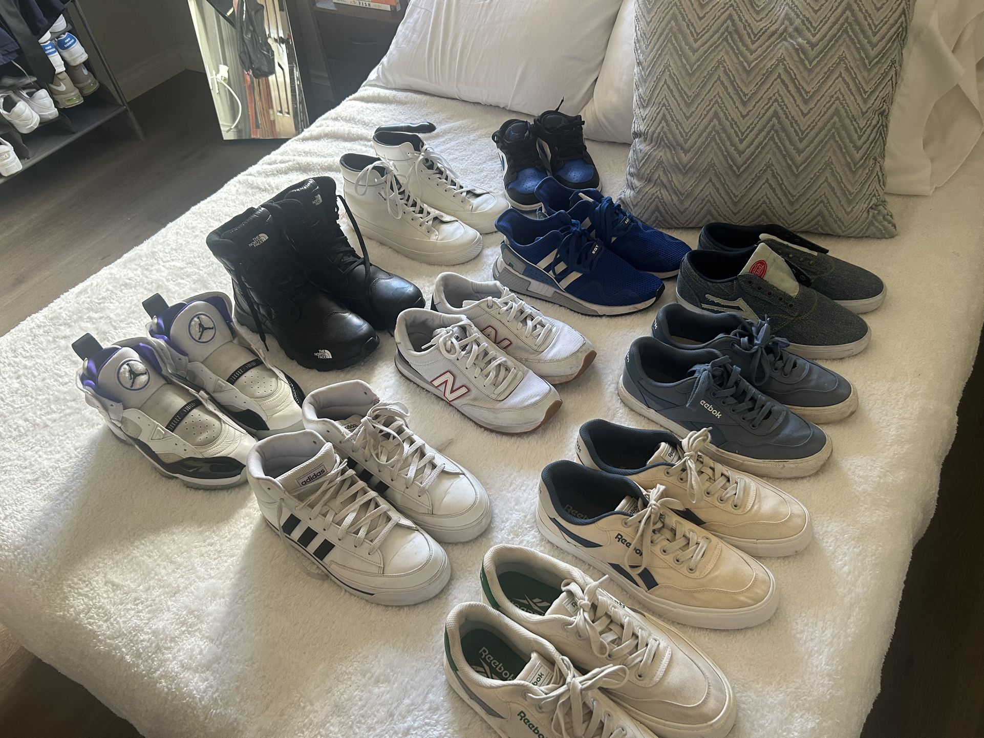 All Brand Name Sneakers And Even Snow Boots From North Face 