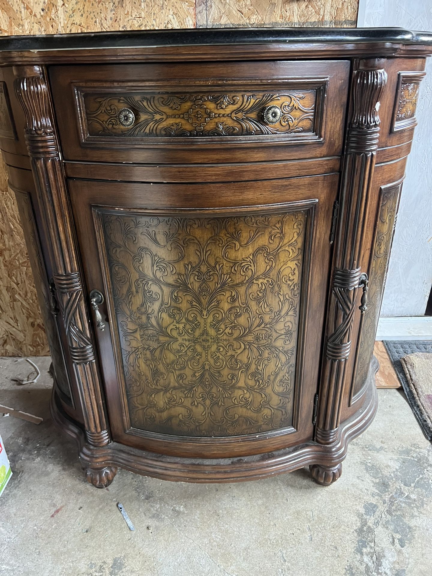 Dresser/cabinet 
