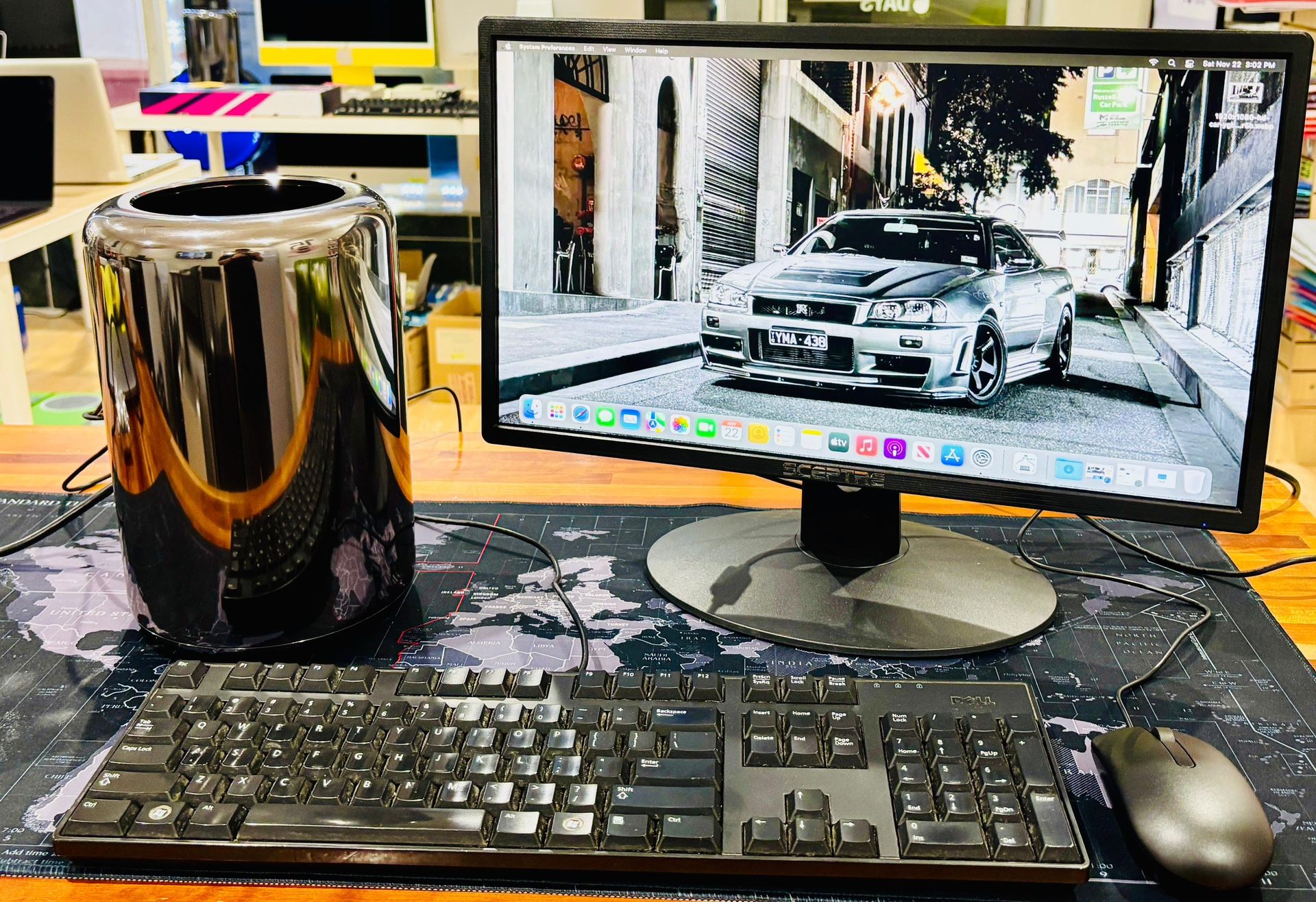 APPLE MAC PRO 3GHz 8-CORE Xeon E5 64GB RAM 256GB FirePro D500 Graphics